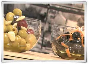 Aliñar aceitunas: arte y tradición de tiempos remotos